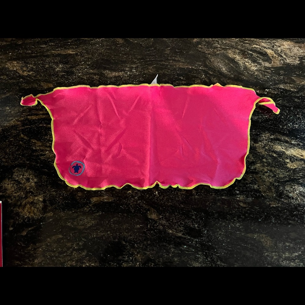 American girl Lea’s sarong